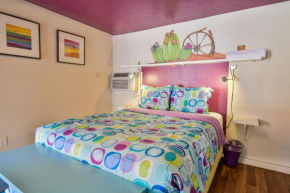 Lodge 7 - Downtown location. Studio with shared hot tub. Minutes to Arches N.P.
